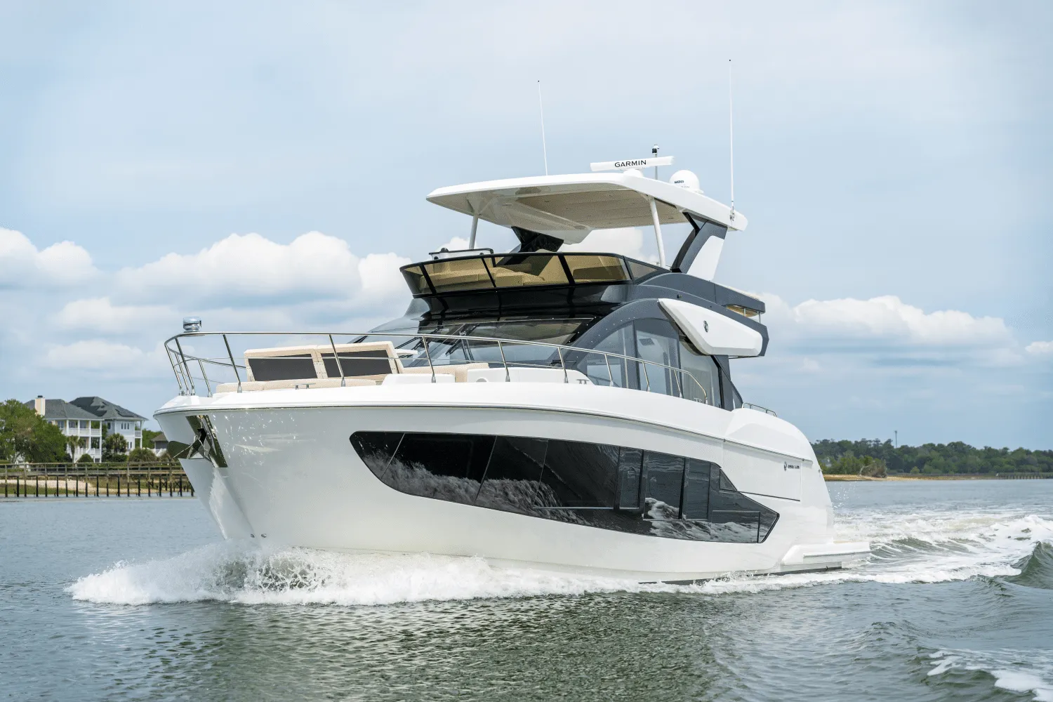 2025 Cruisers Yachts 57 Fly Image Thumbnail #5