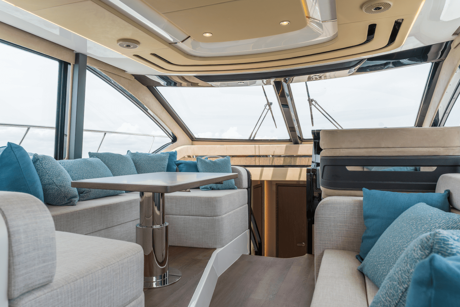 2025 Cruisers Yachts 57 Fly Image Thumbnail #35