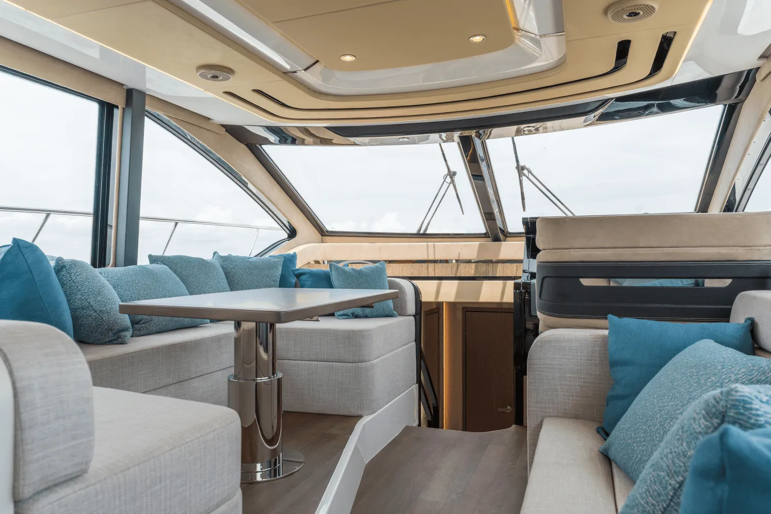2025 Cruisers Yachts 57 Fly Image Thumbnail #35