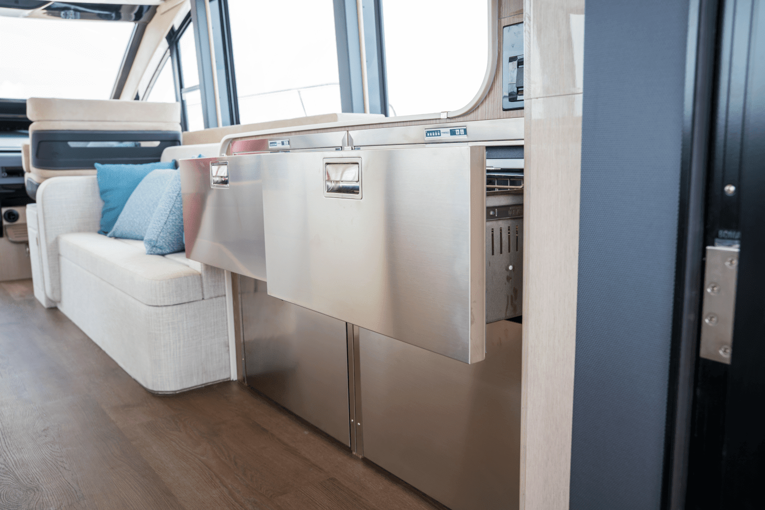 2025 Cruisers Yachts 57 Fly Image Thumbnail #34