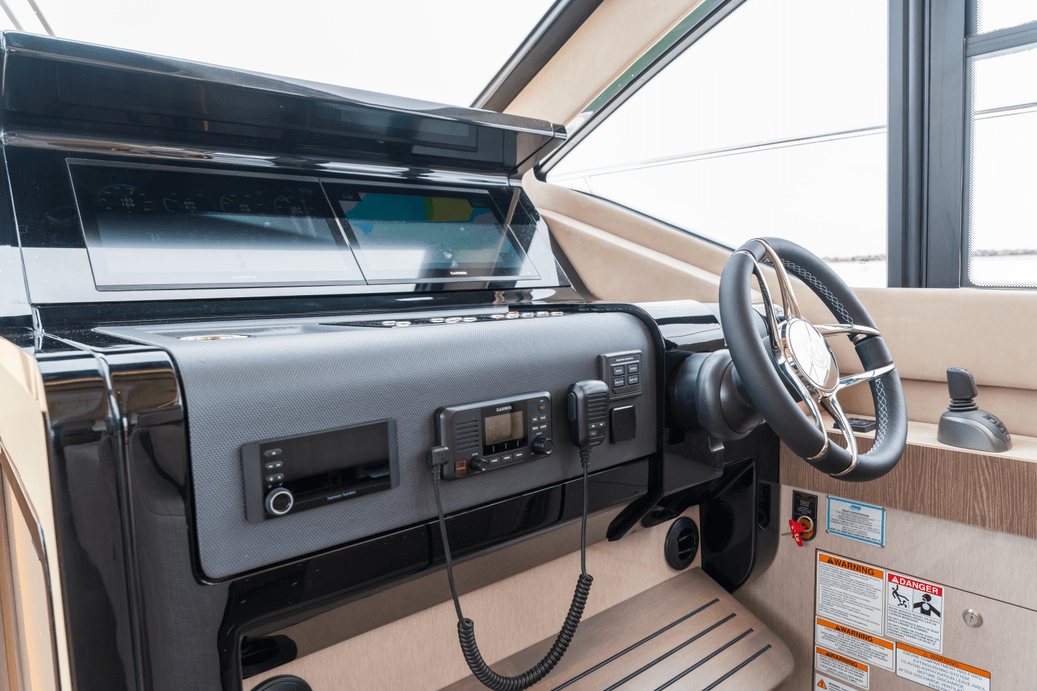 2025 Cruisers Yachts 57 Fly Image Thumbnail #41