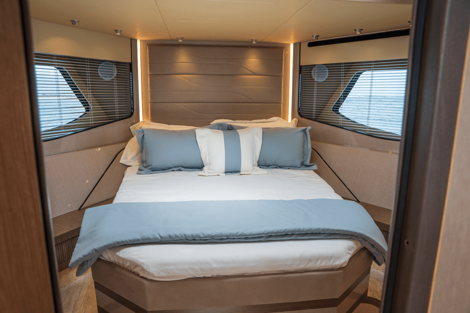 2025 Cruisers Yachts 57 Fly Image Thumbnail #53