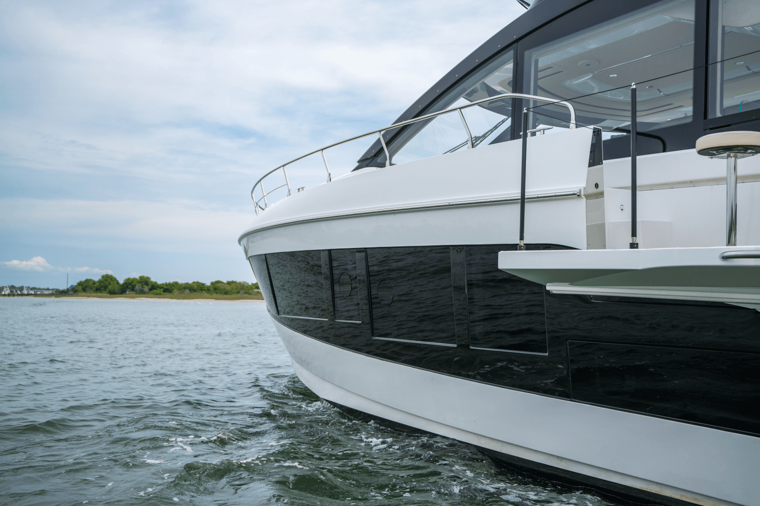 2025 Cruisers Yachts 57 Fly Image Thumbnail #9