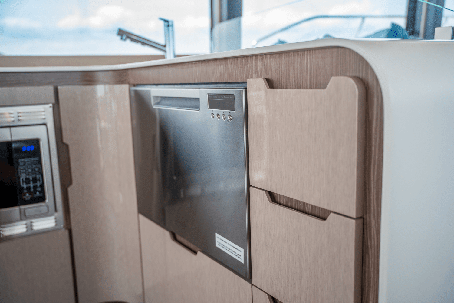 2025 Cruisers Yachts 57 Fly Image Thumbnail #29