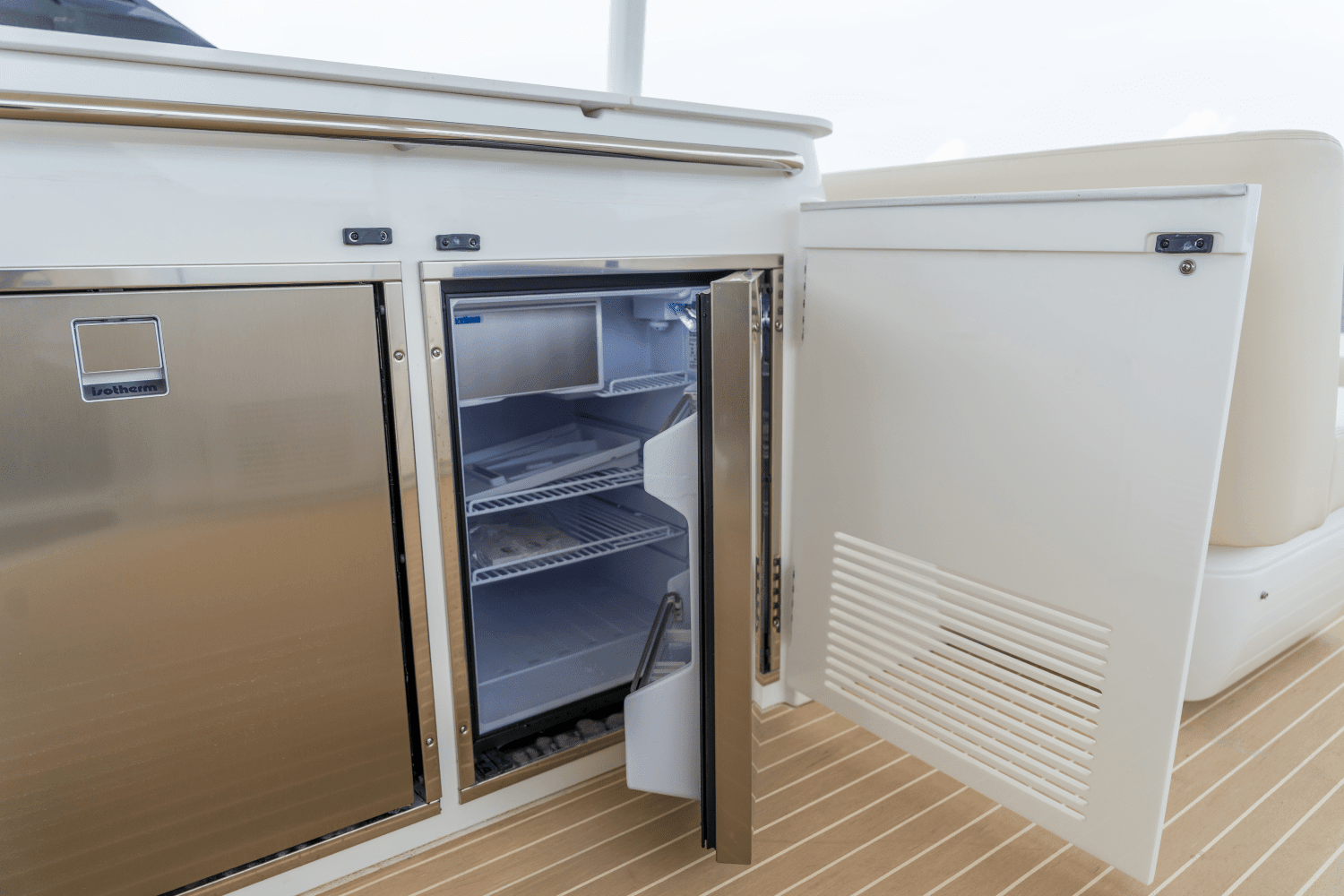 2025 Cruisers Yachts 57 Fly Image Thumbnail #59