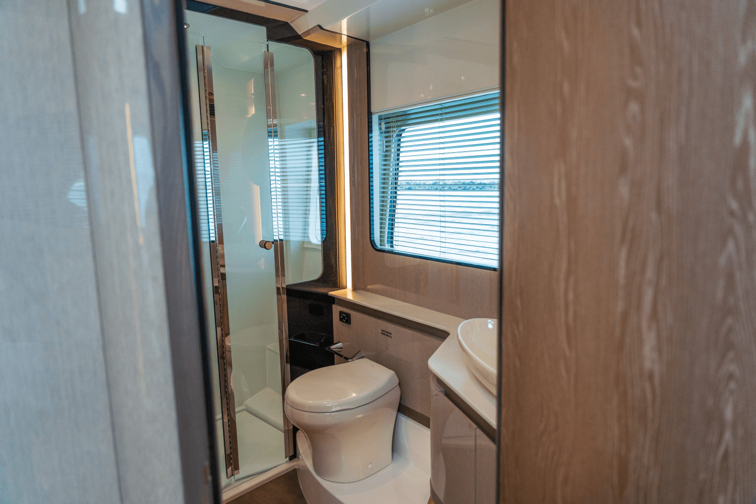 2025 Cruisers Yachts 57 Fly Image Thumbnail #51