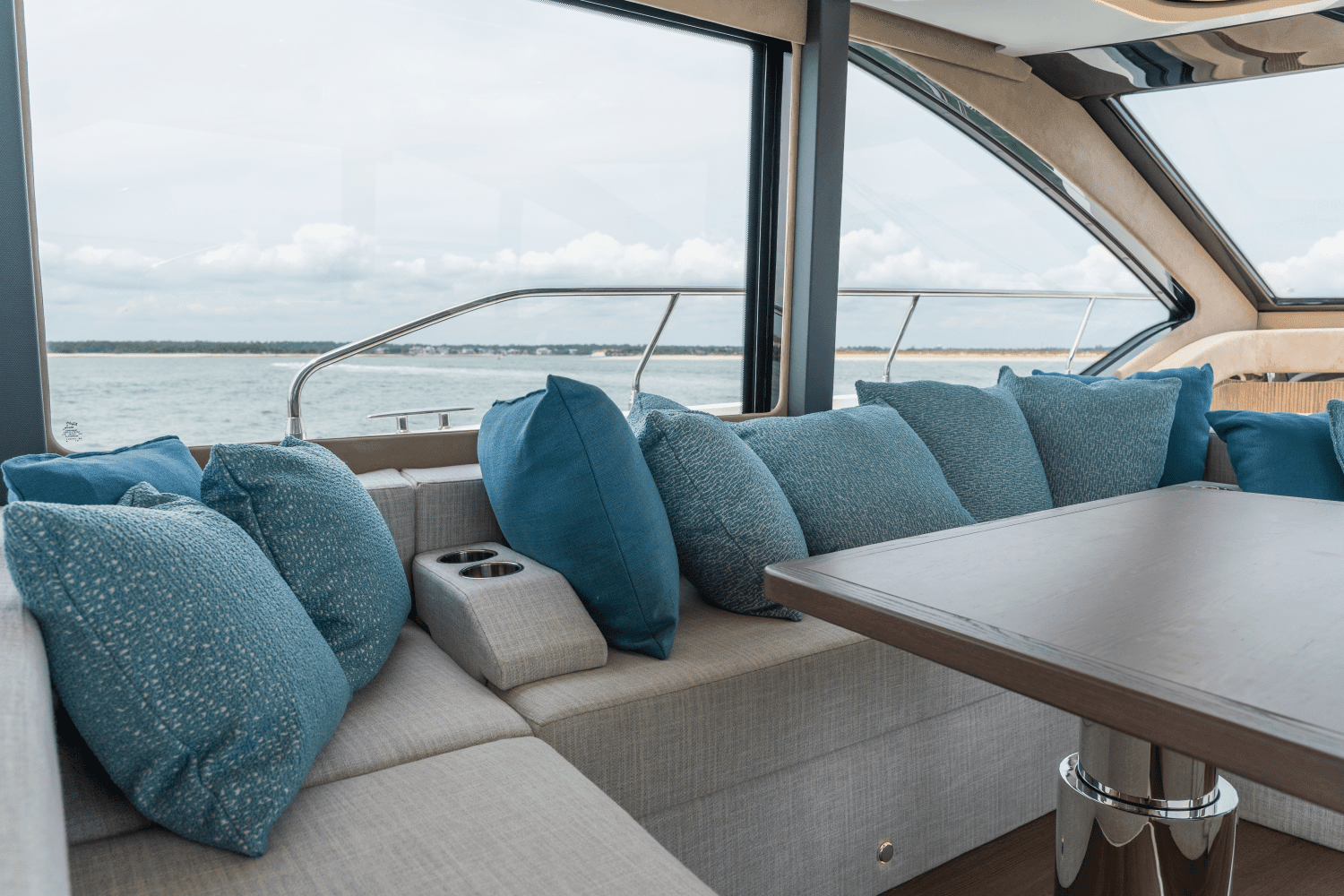 2025 Cruisers Yachts 57 Fly Image Thumbnail #37