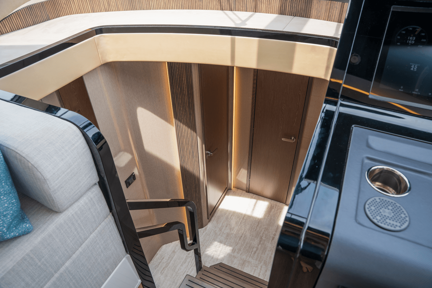 2025 Cruisers Yachts 57 Fly Image Thumbnail #44