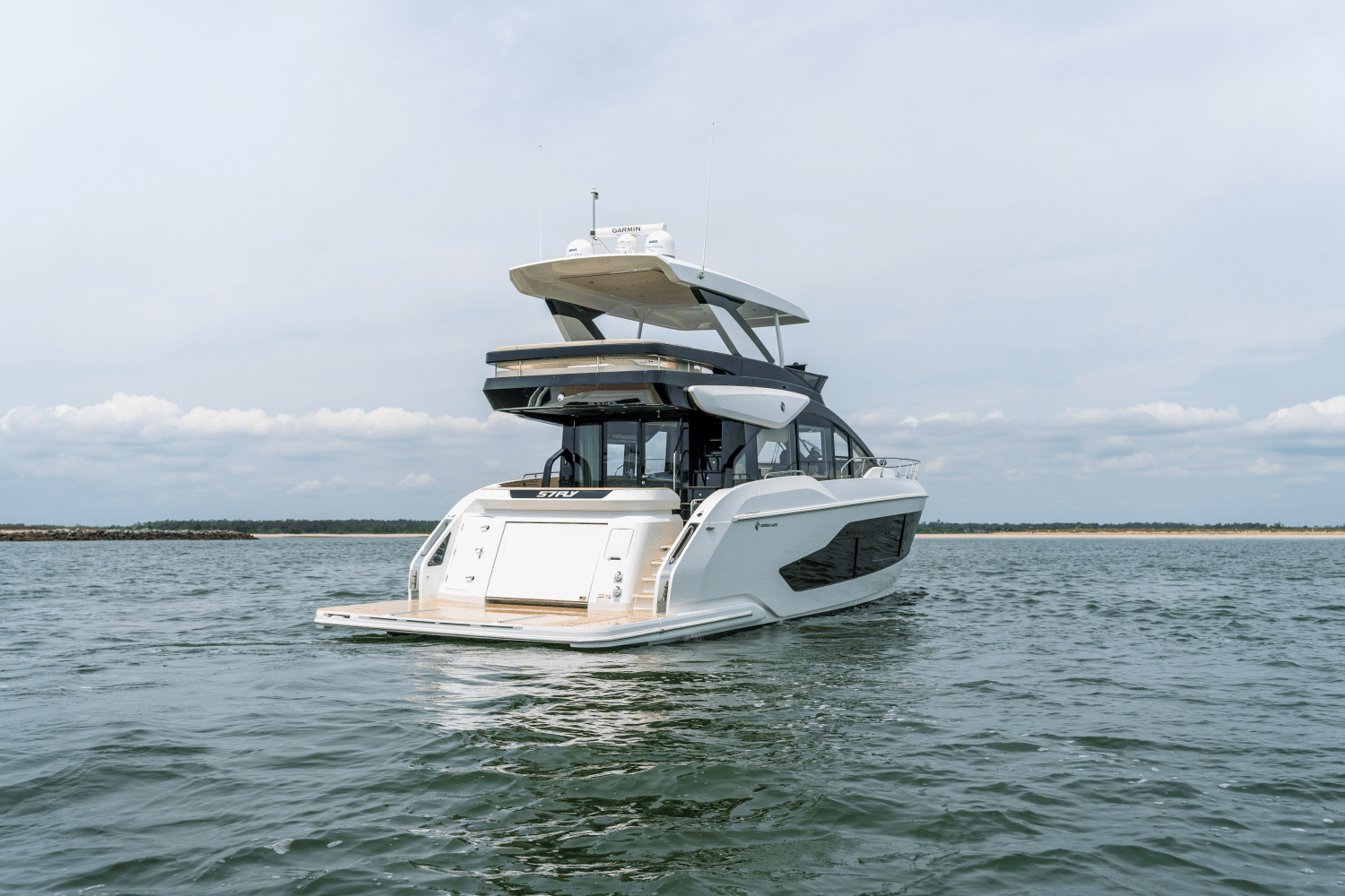 2025 Cruisers Yachts 57 Fly Image Thumbnail #19