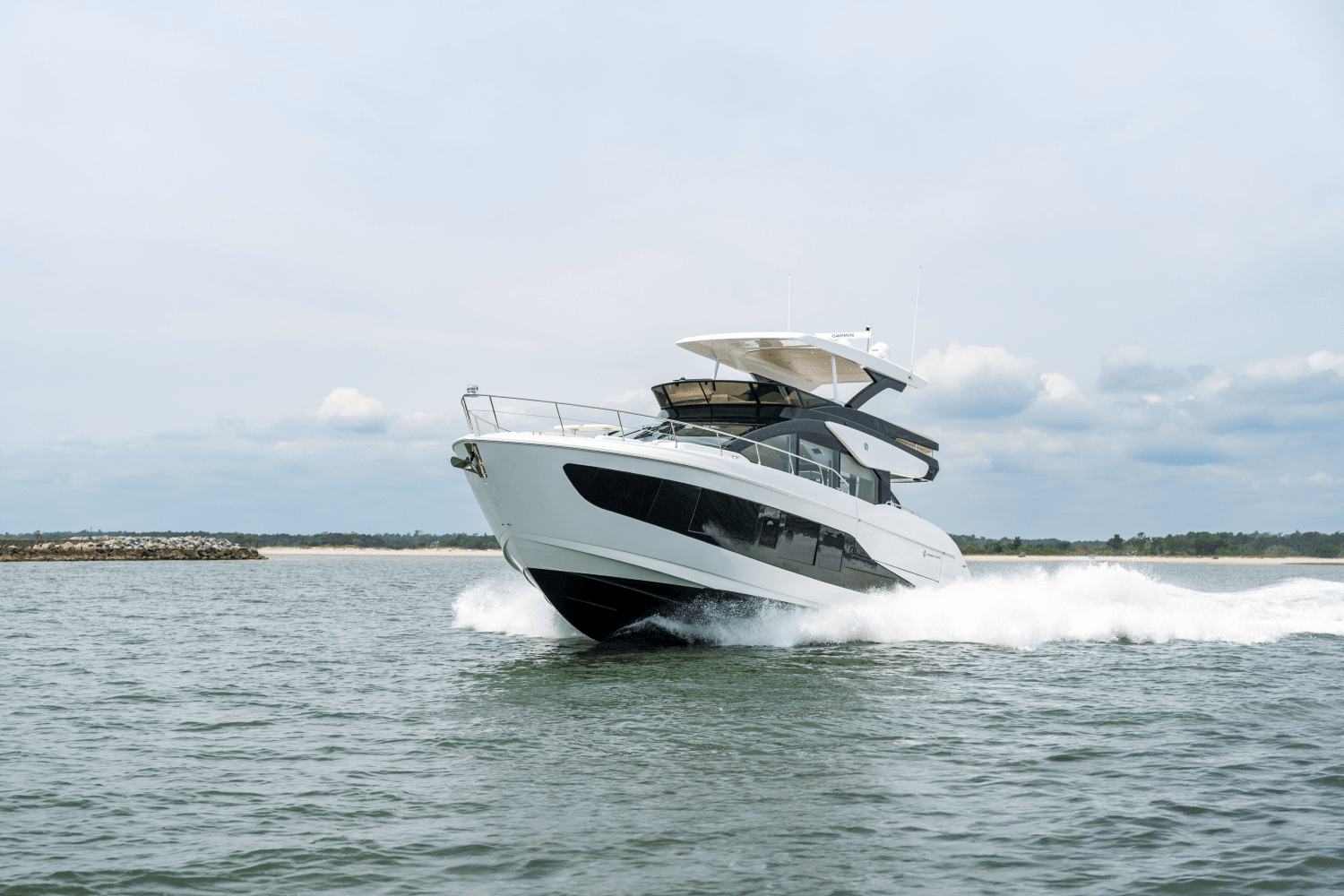 2025 Cruisers Yachts 57 Fly Image Thumbnail #23