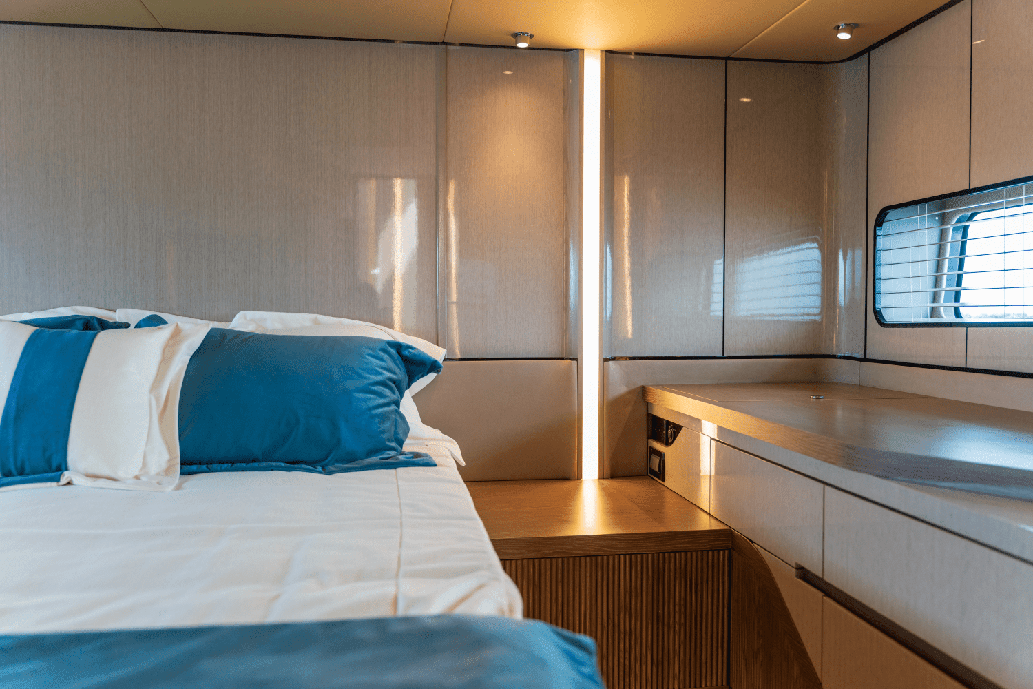 2025 Cruisers Yachts 57 Fly Image Thumbnail #49