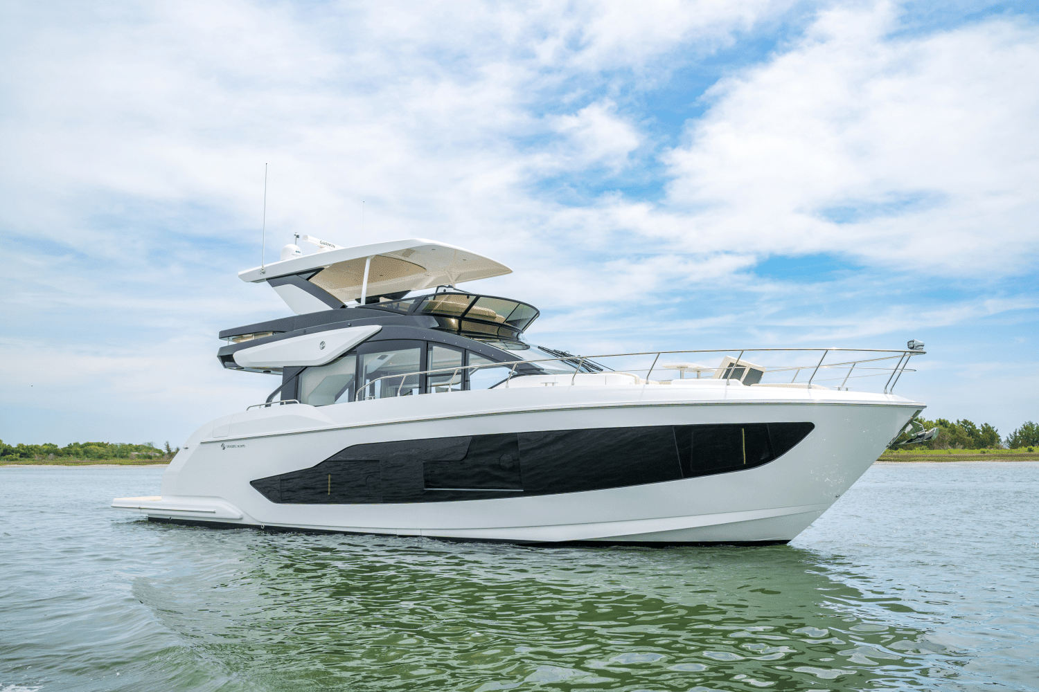 2025 Cruisers Yachts 57 Fly Image Thumbnail #1