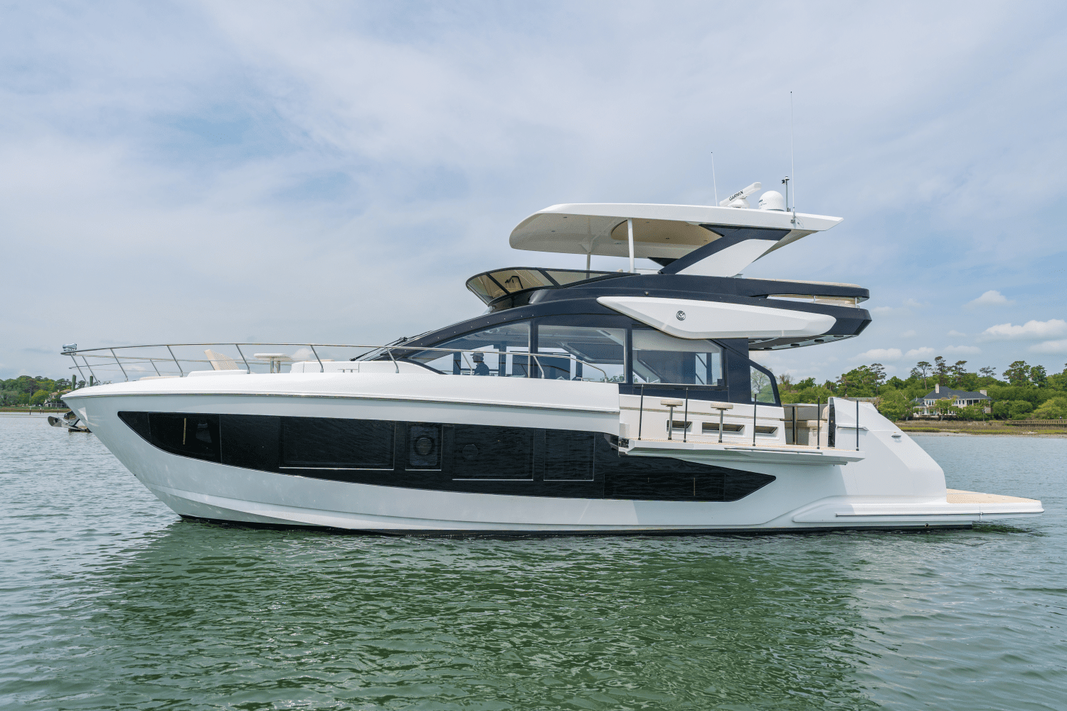 2025 Cruisers Yachts 57 Fly Image Thumbnail #7