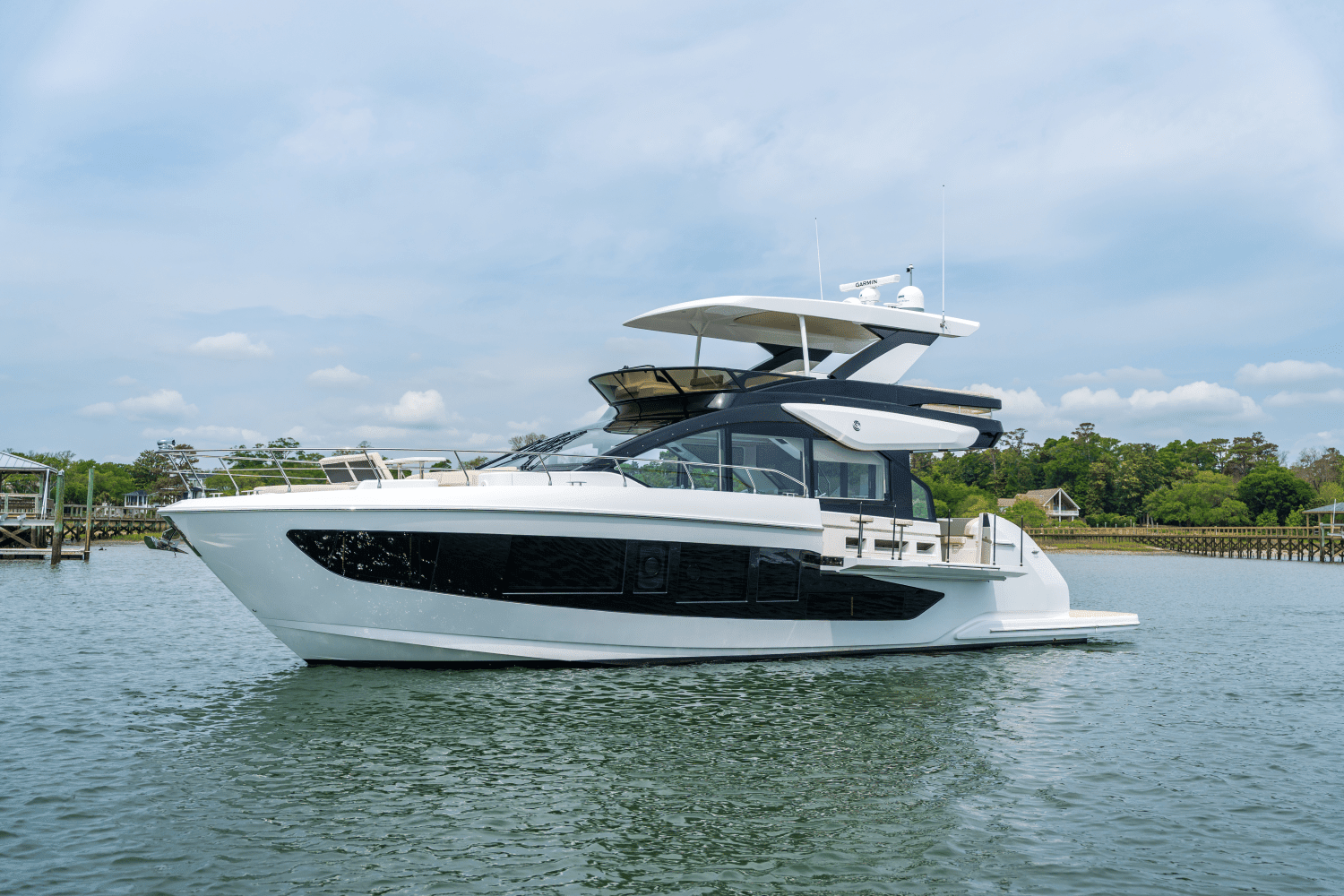 2025 Cruisers Yachts 57 Fly Image Thumbnail #6