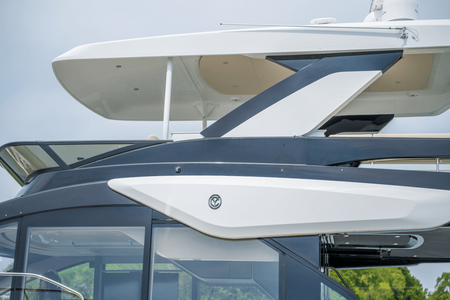 2025 Cruisers Yachts 57 Fly Image Thumbnail #16