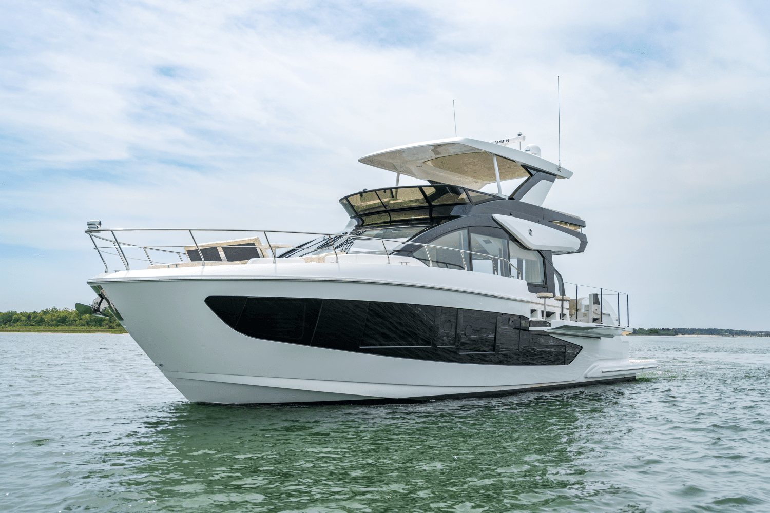 2025 Cruisers Yachts 57 Fly Image Thumbnail #4