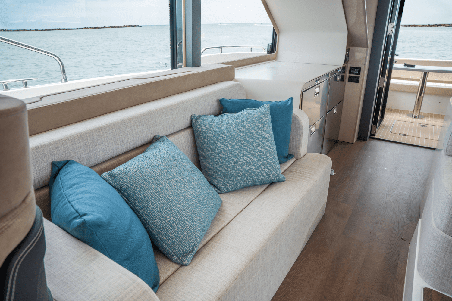 2025 Cruisers Yachts 57 Fly Image Thumbnail #33