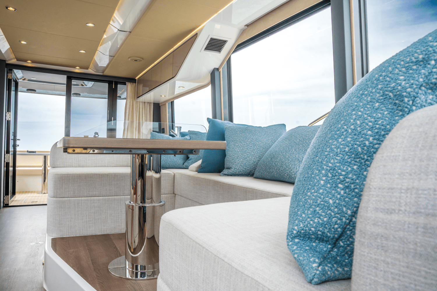 2025 Cruisers Yachts 57 Fly Image Thumbnail #36