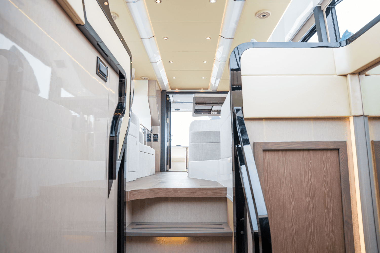 2025 Cruisers Yachts 57 Fly Image Thumbnail #45