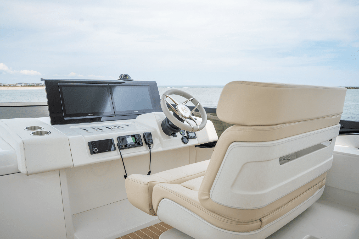 2025 Cruisers Yachts 57 Fly Image Thumbnail #57