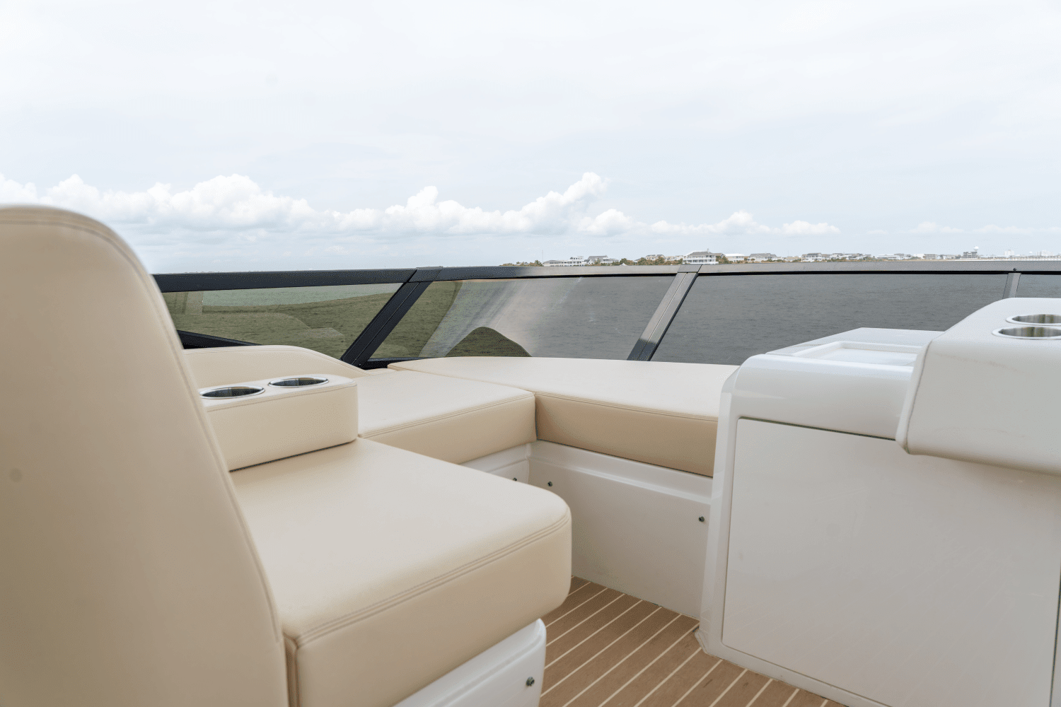 2025 Cruisers Yachts 57 Fly Image Thumbnail #62