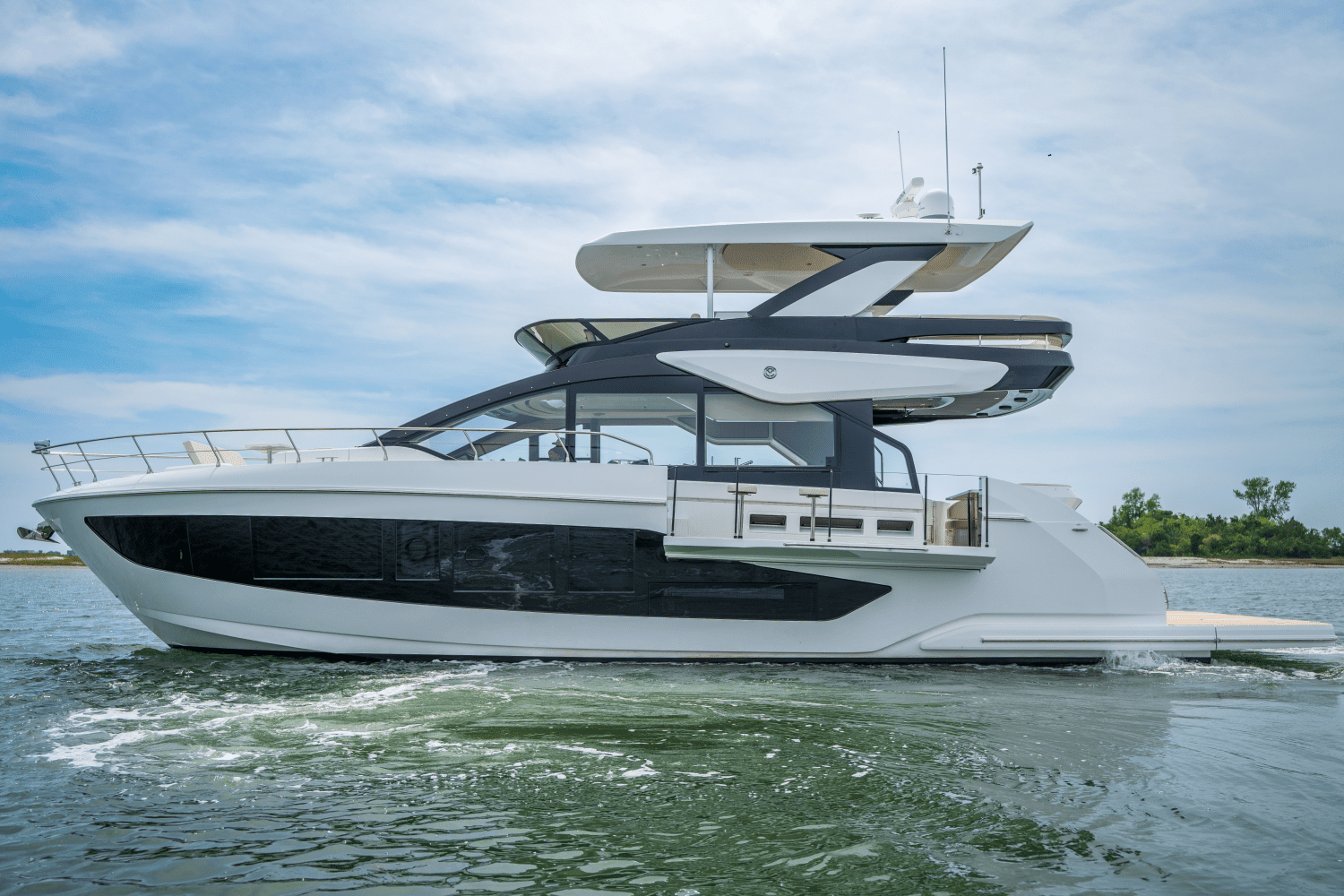 2025 Cruisers Yachts 57 Fly Image Thumbnail #11