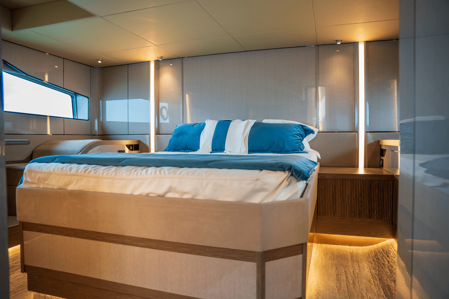 2025 Cruisers Yachts 57 Fly Image Thumbnail #46