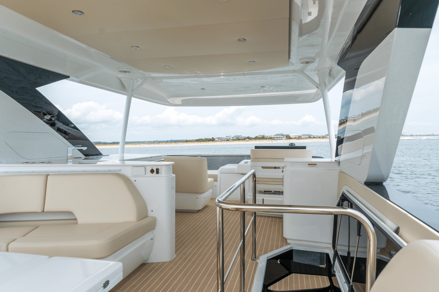 2025 Cruisers Yachts 57 Fly Image Thumbnail #55