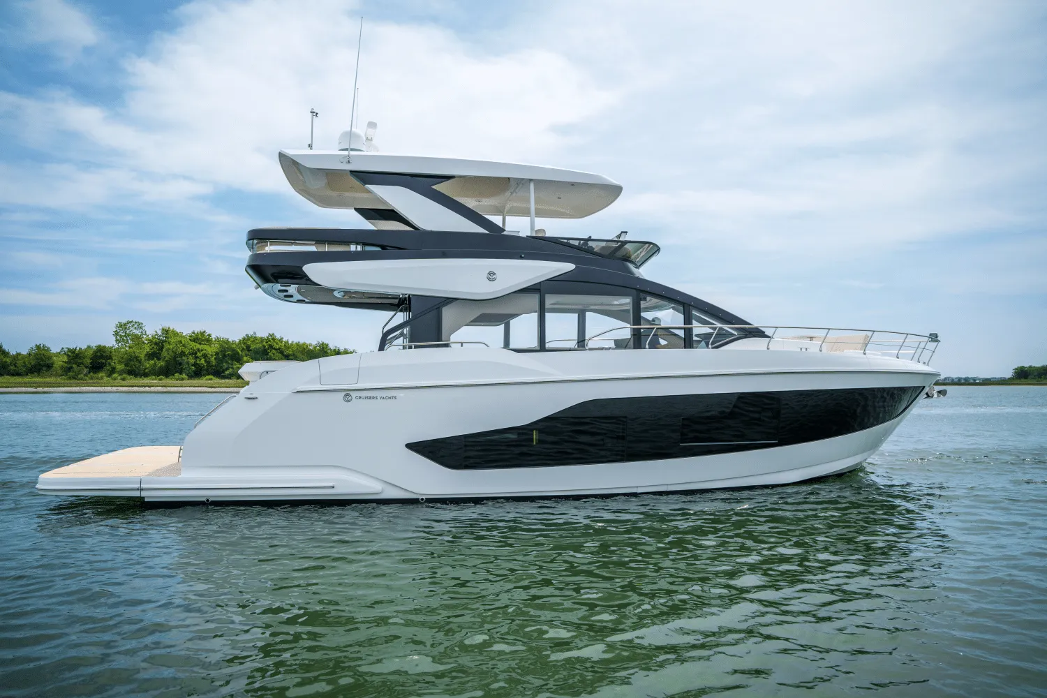 2025 Cruisers Yachts 57 Fly Image Thumbnail #0