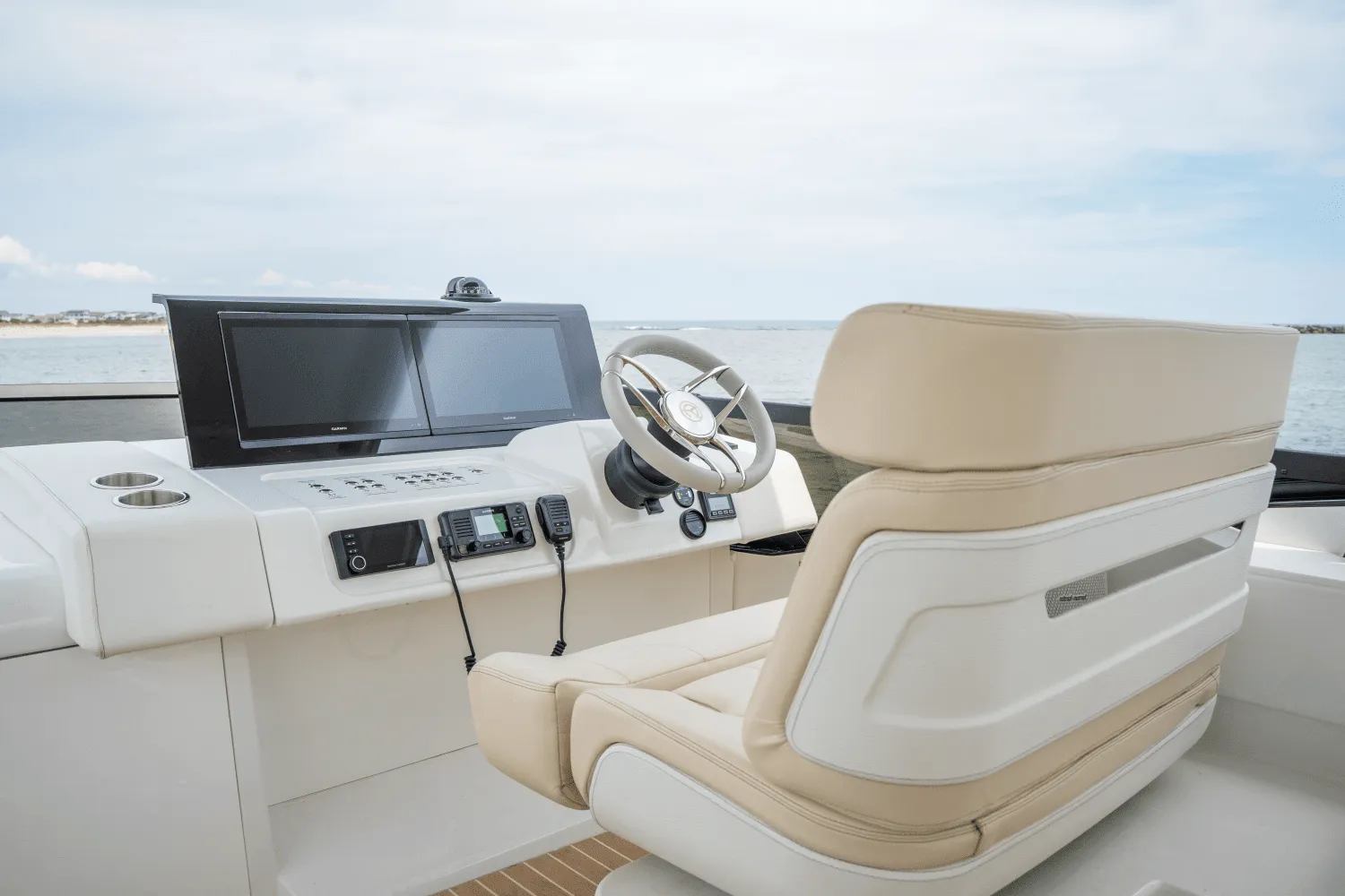 2025 Cruisers Yachts 57 Fly Image Thumbnail #57