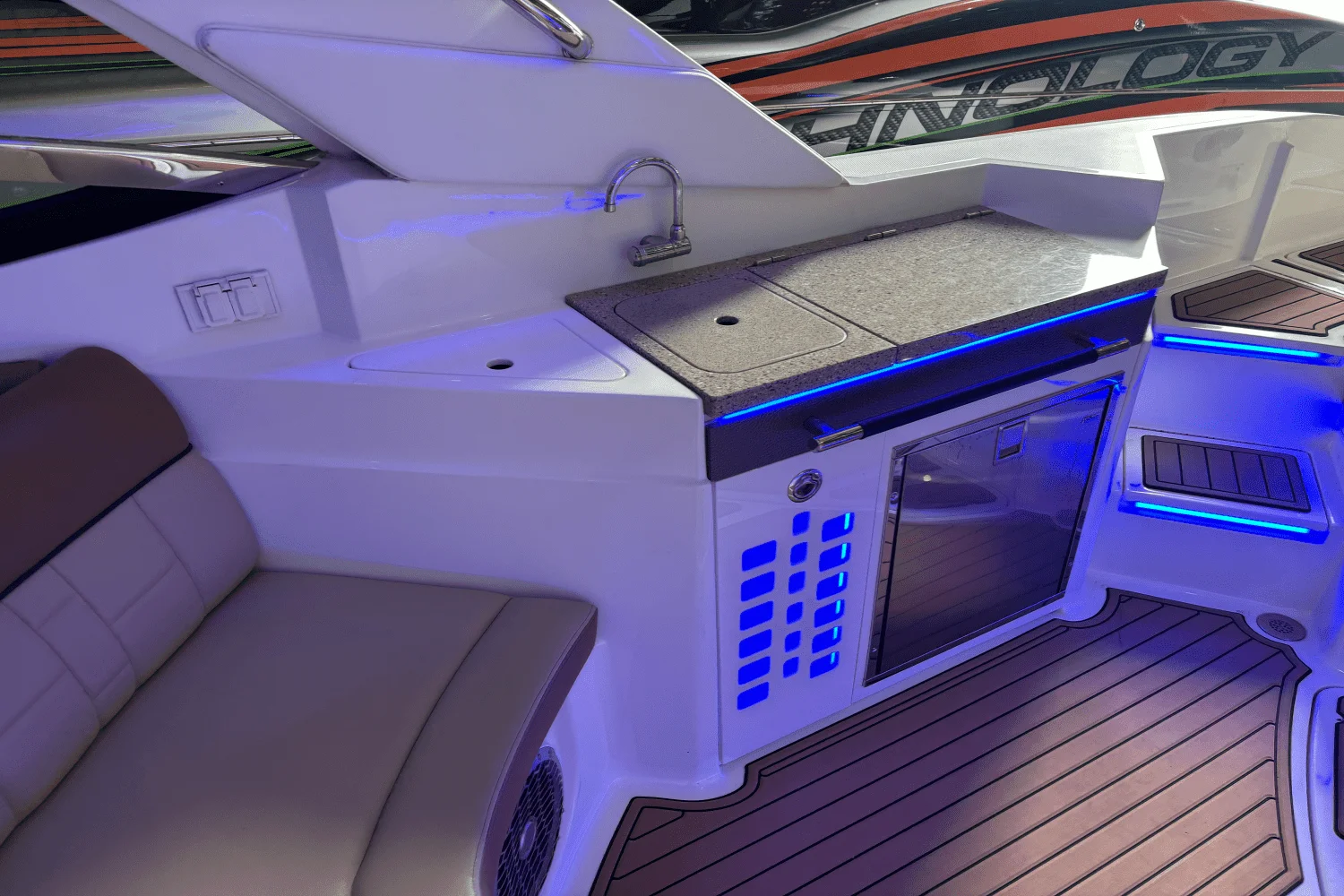 2015 Sea Ray 350 SLX Image Thumbnail #19