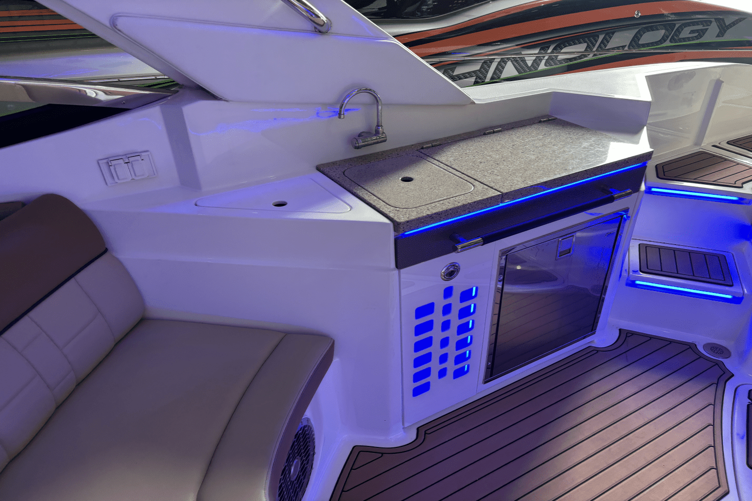 2015 Sea Ray
                                                             350 SLX Image Thumbnail #19