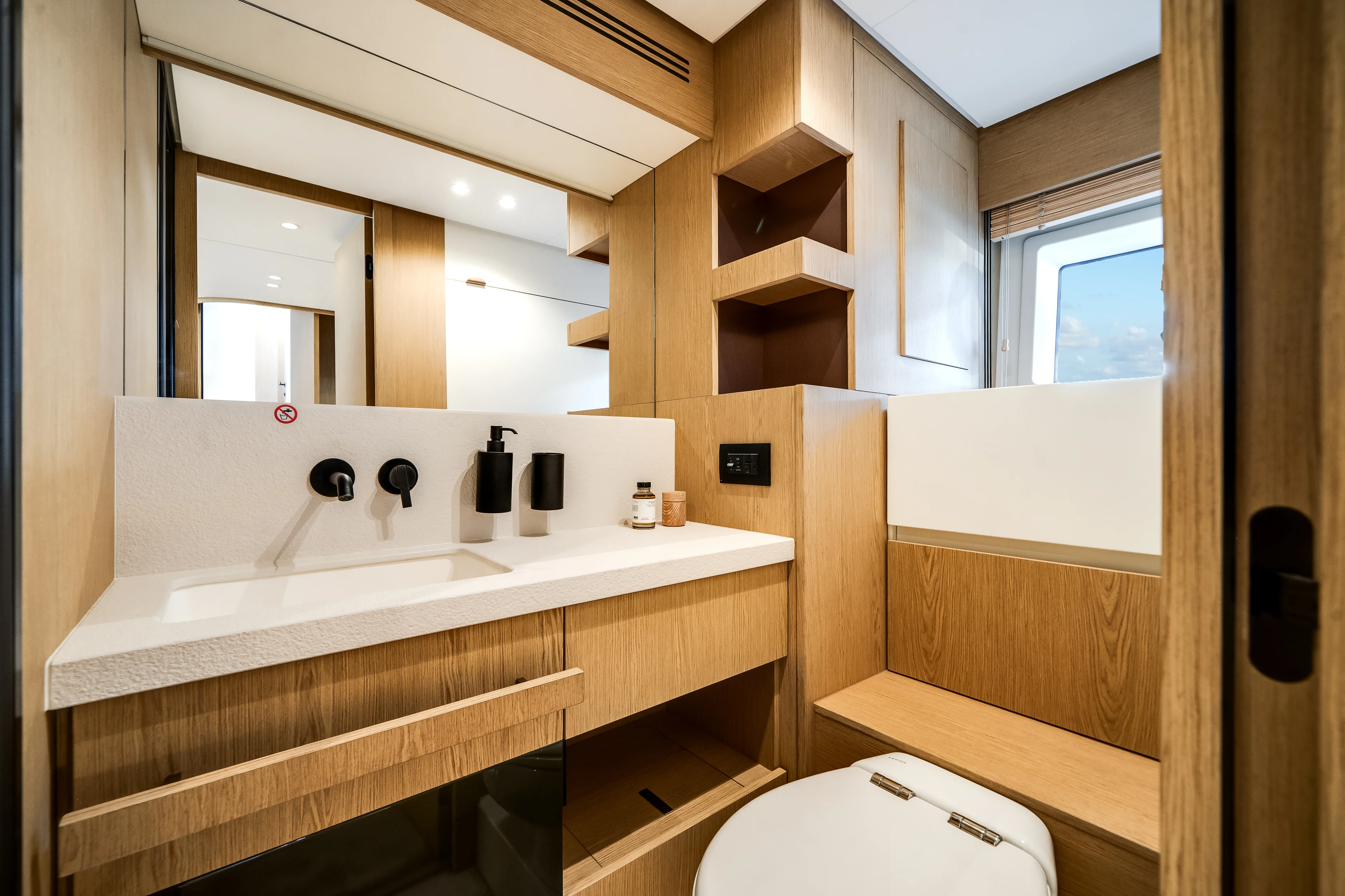 2026 Azimut Fly 62 Image Thumbnail #43