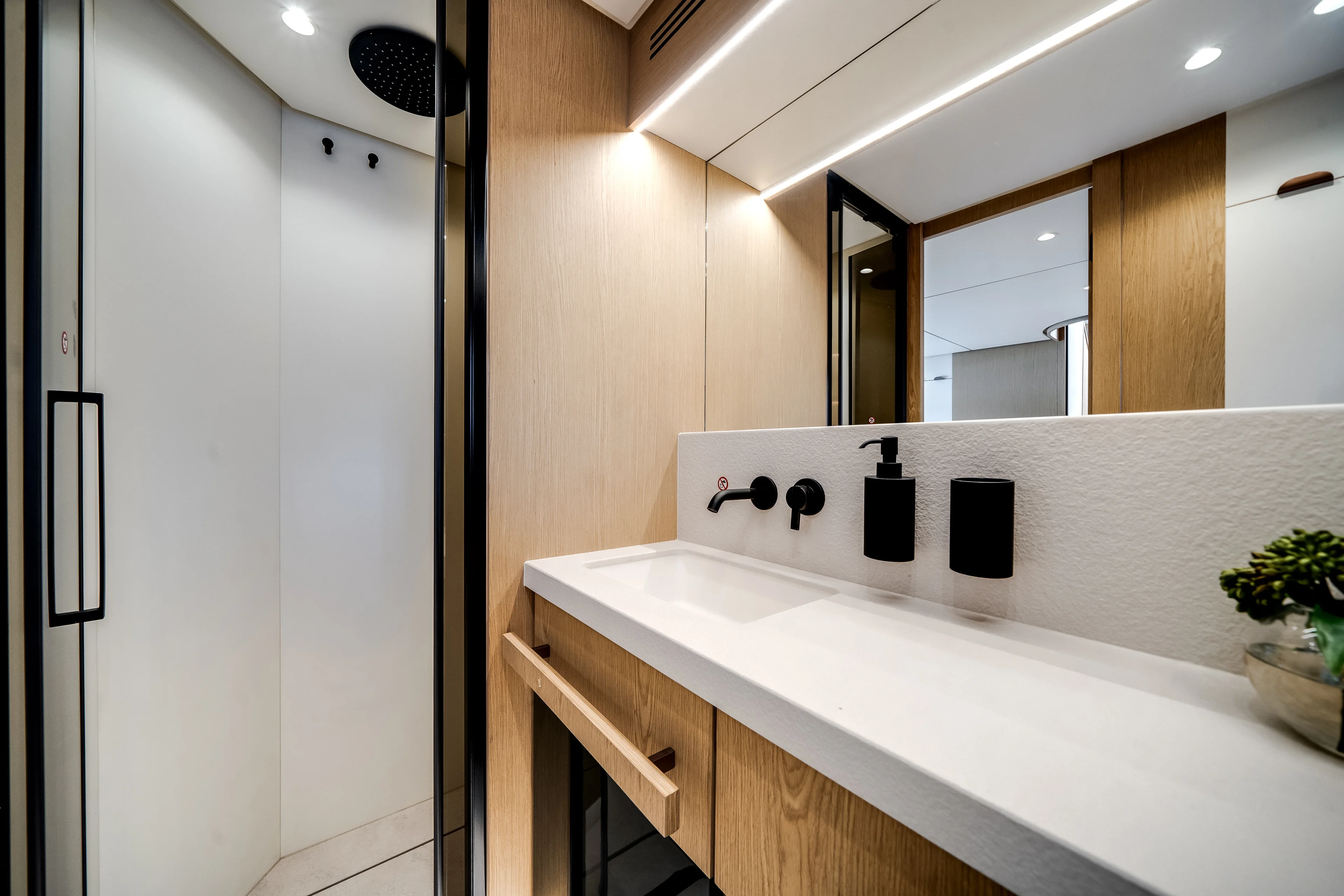 2026 Azimut Fly 62 Image Thumbnail #52