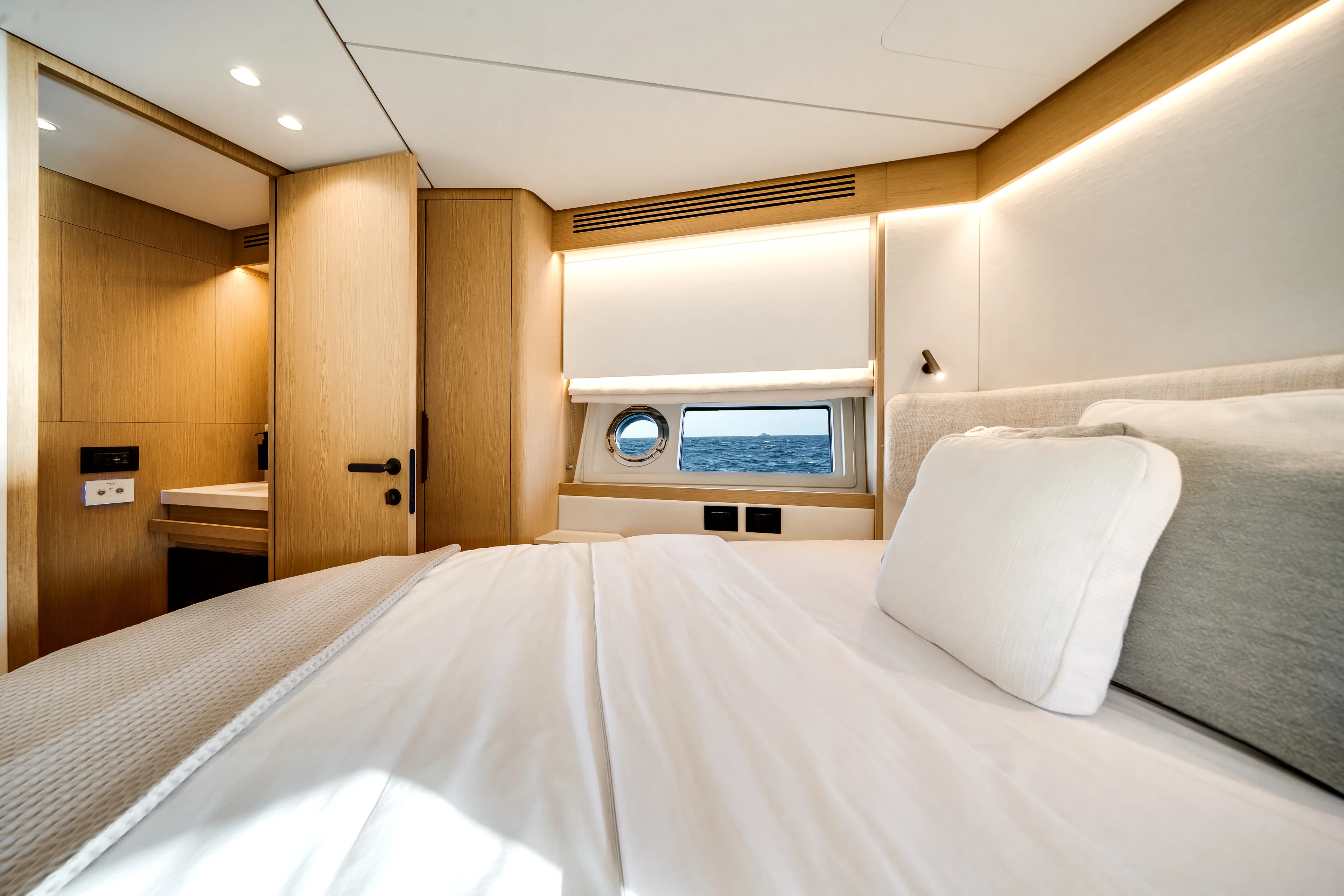 2026 Azimut Fly 62 Image Thumbnail #53