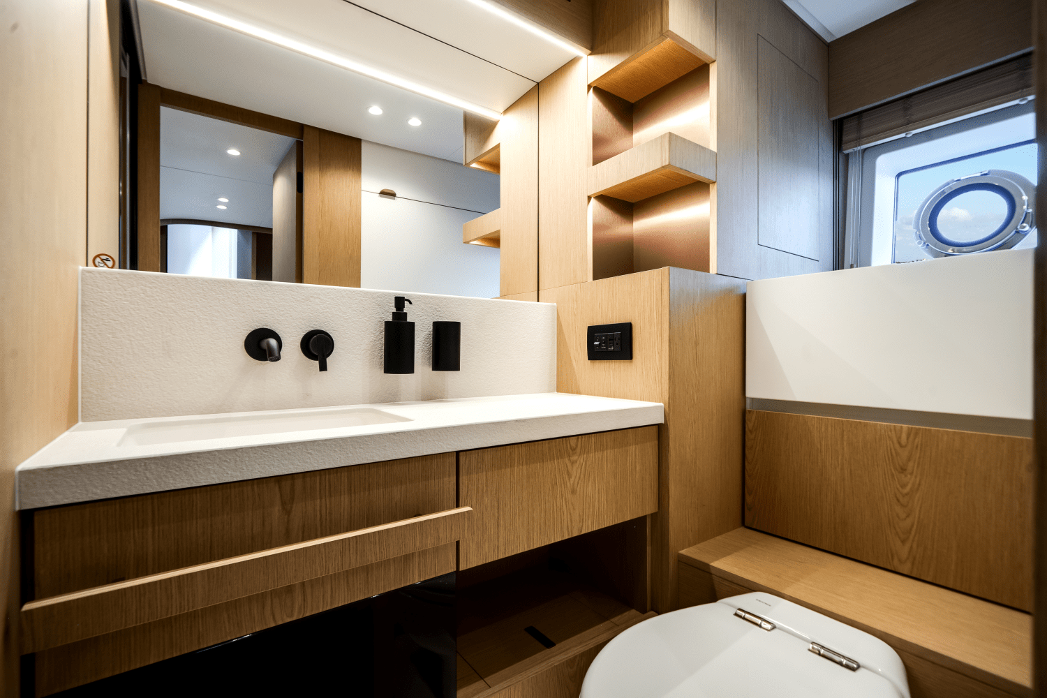 2025 Azimut
                                                             Fly 62 Image Thumbnail #38