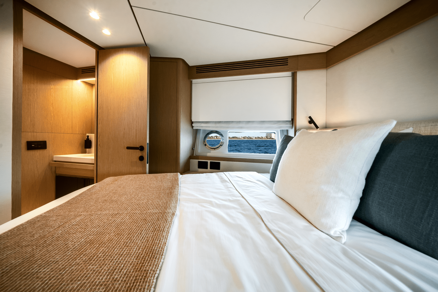 2025 Azimut
                                                             Fly 62 Image Thumbnail #43