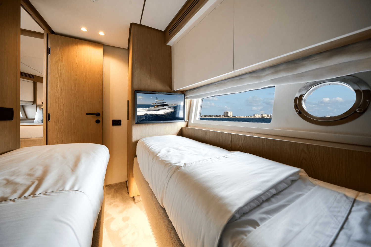 2025 Azimut
                                                             Fly 62 Image Thumbnail #47