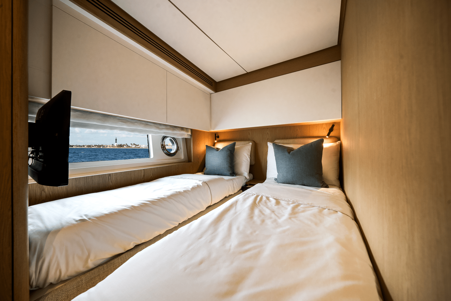 2025 Azimut
                                                             Fly 62 Image Thumbnail #46