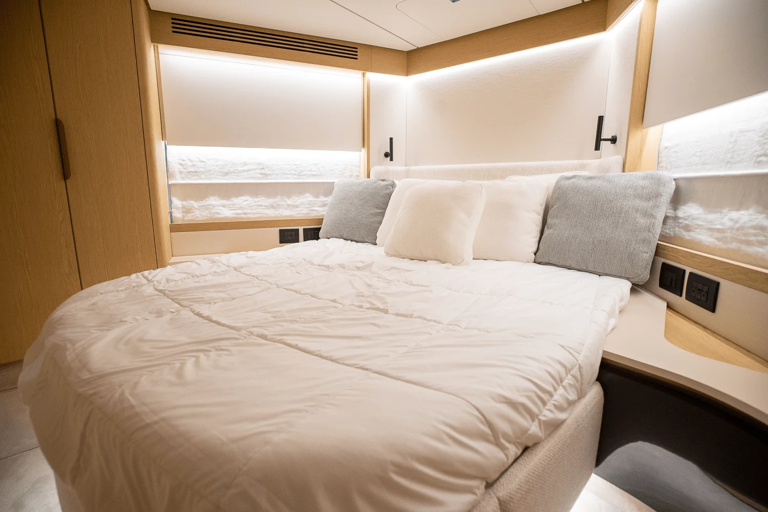 2026 Azimut Fly 62 Image Thumbnail #68