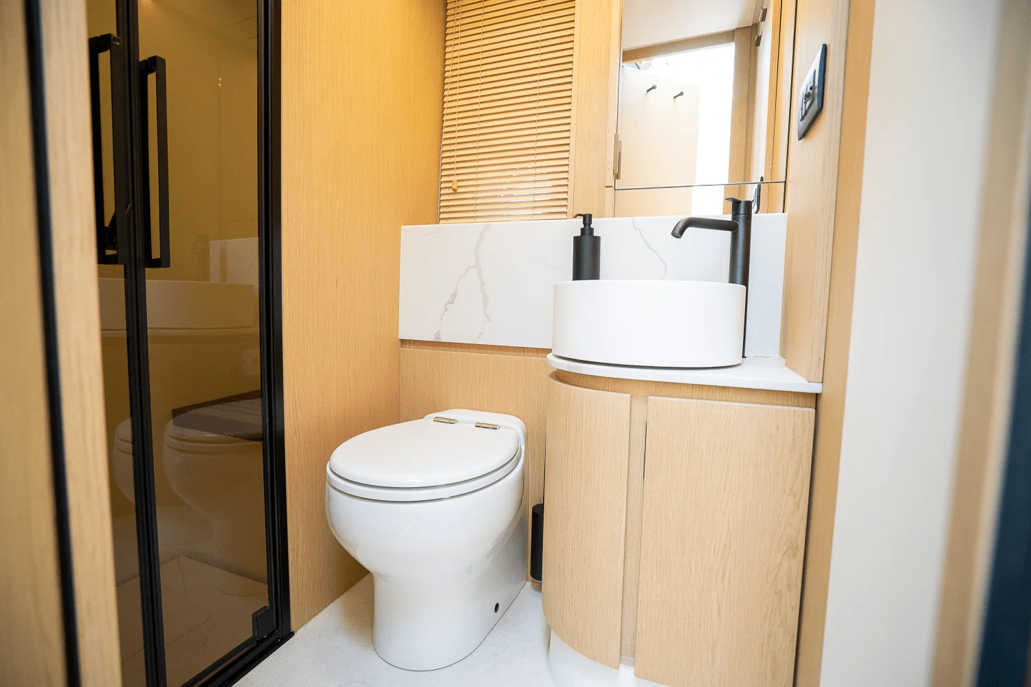 2026 Azimut Fly 62 Image Thumbnail #71