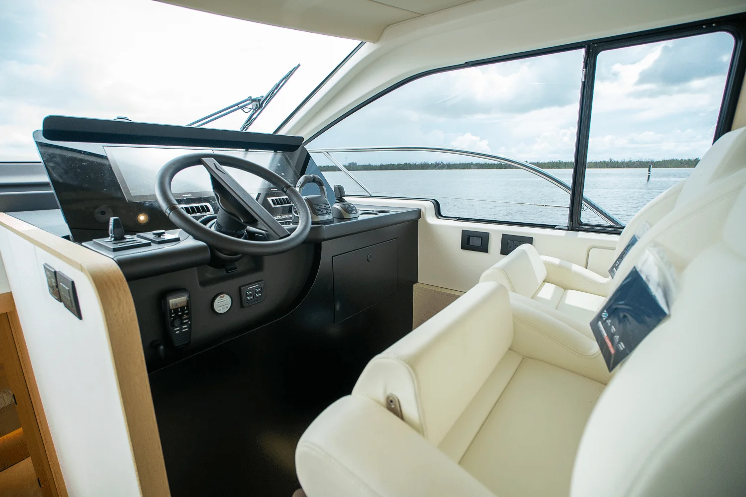 2026 Azimut Fly 62 Image Thumbnail #32