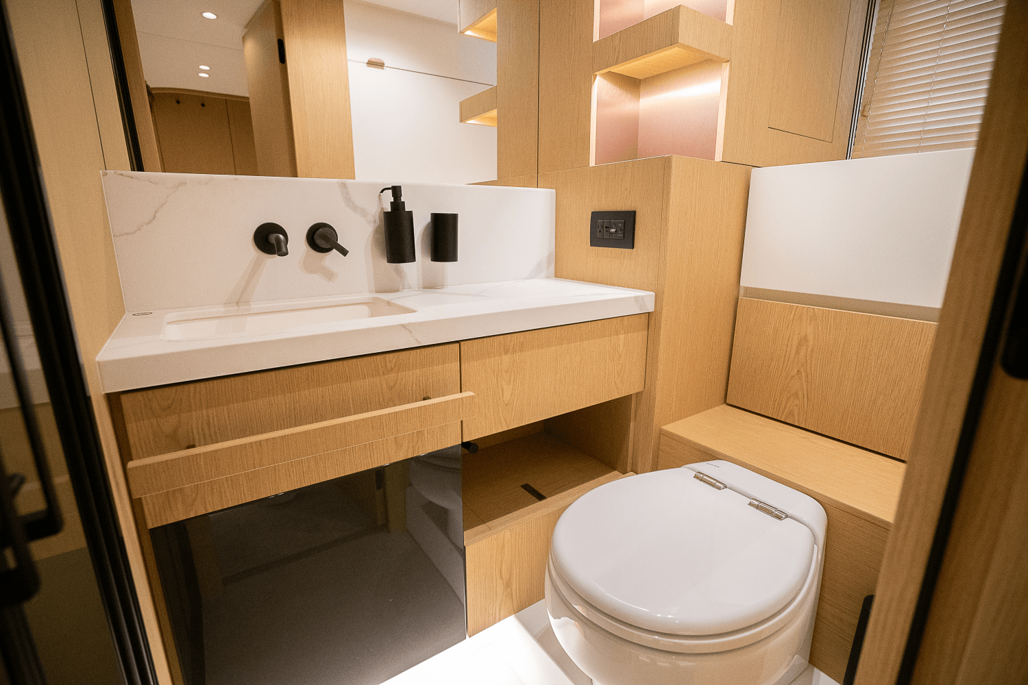 2026 Azimut Fly 62 Image Thumbnail #84