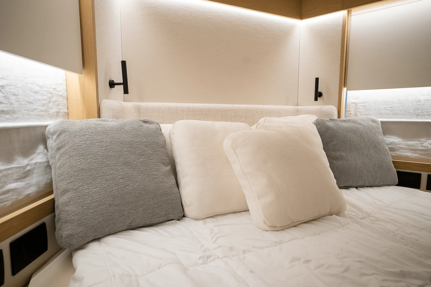 2026 Azimut Fly 62 Image Thumbnail #67