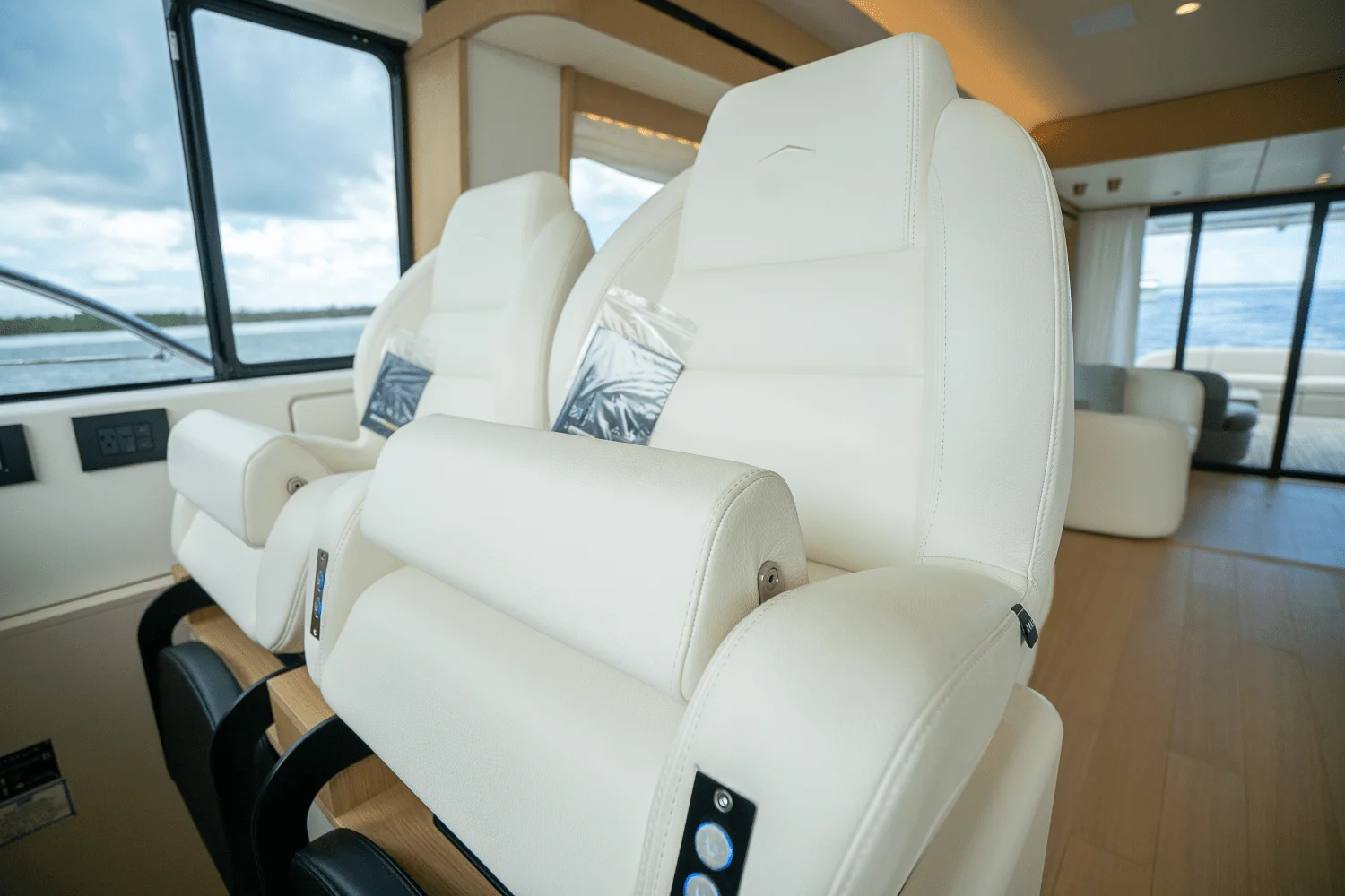 2026 Azimut Fly 62 Image Thumbnail #34