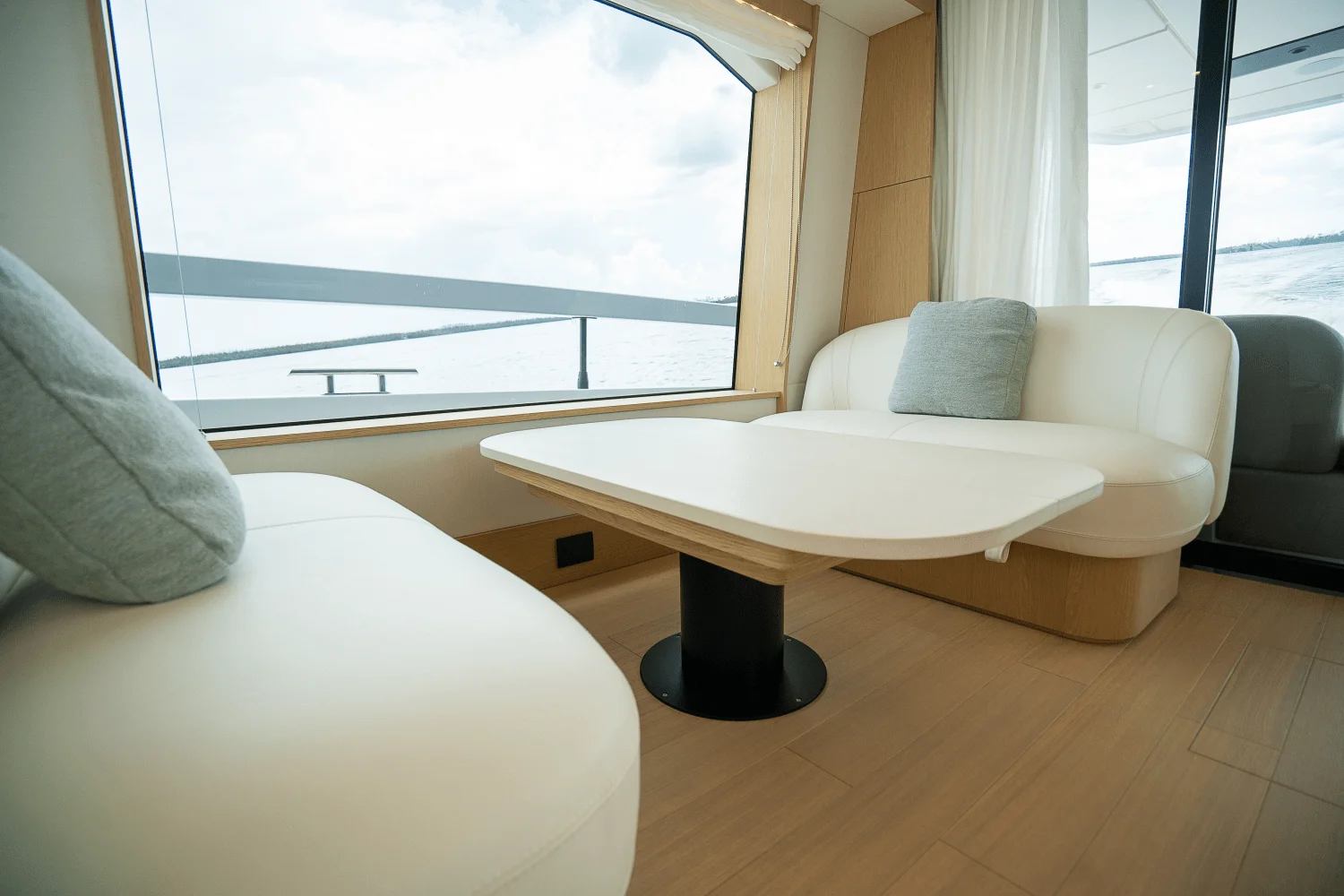 2026 Azimut Fly 62 Image Thumbnail #16