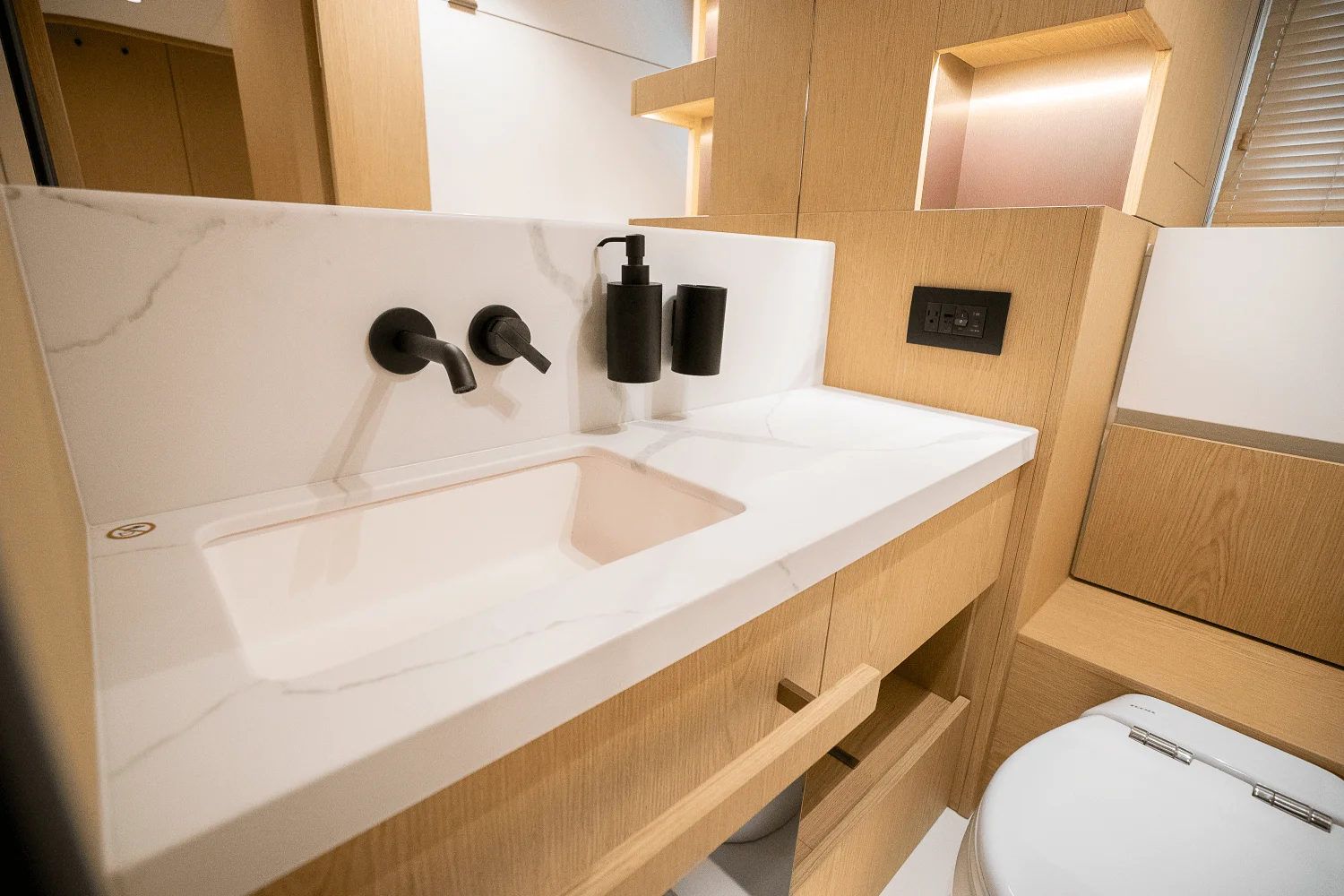 2026 Azimut Fly 62 Image Thumbnail #90