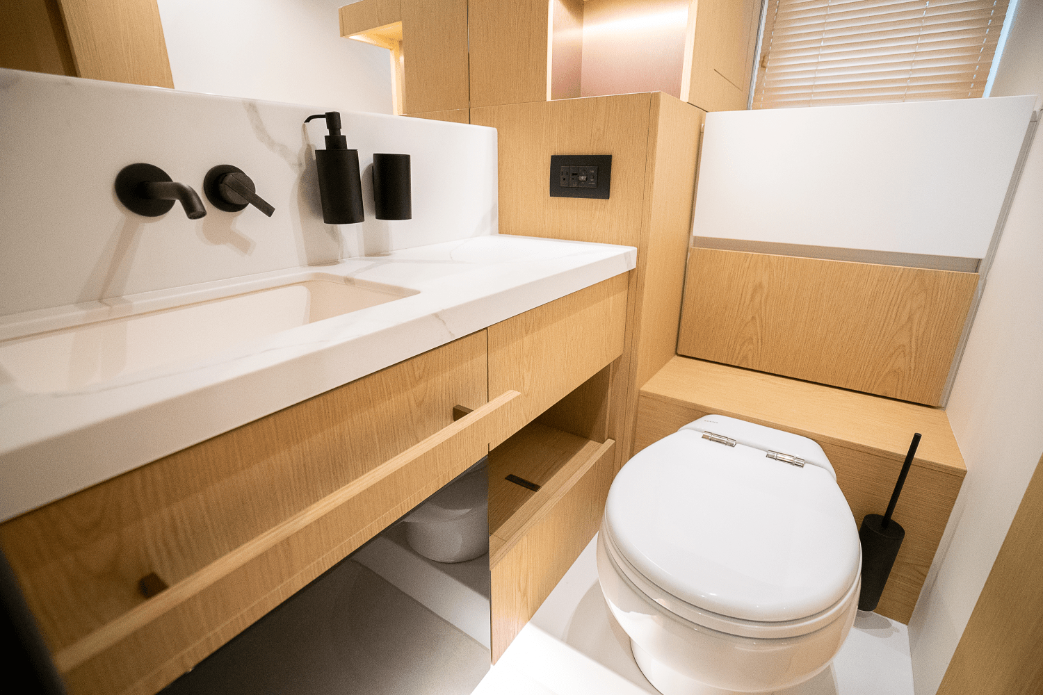 2026 Azimut Fly 62 Image Thumbnail #89