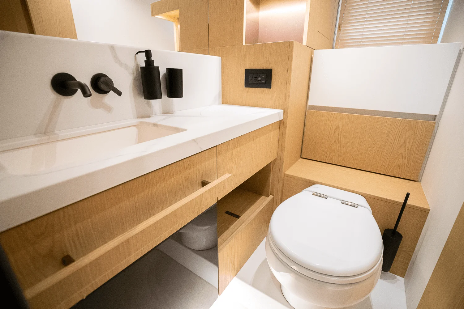 2026 Azimut Fly 62 Image Thumbnail #89