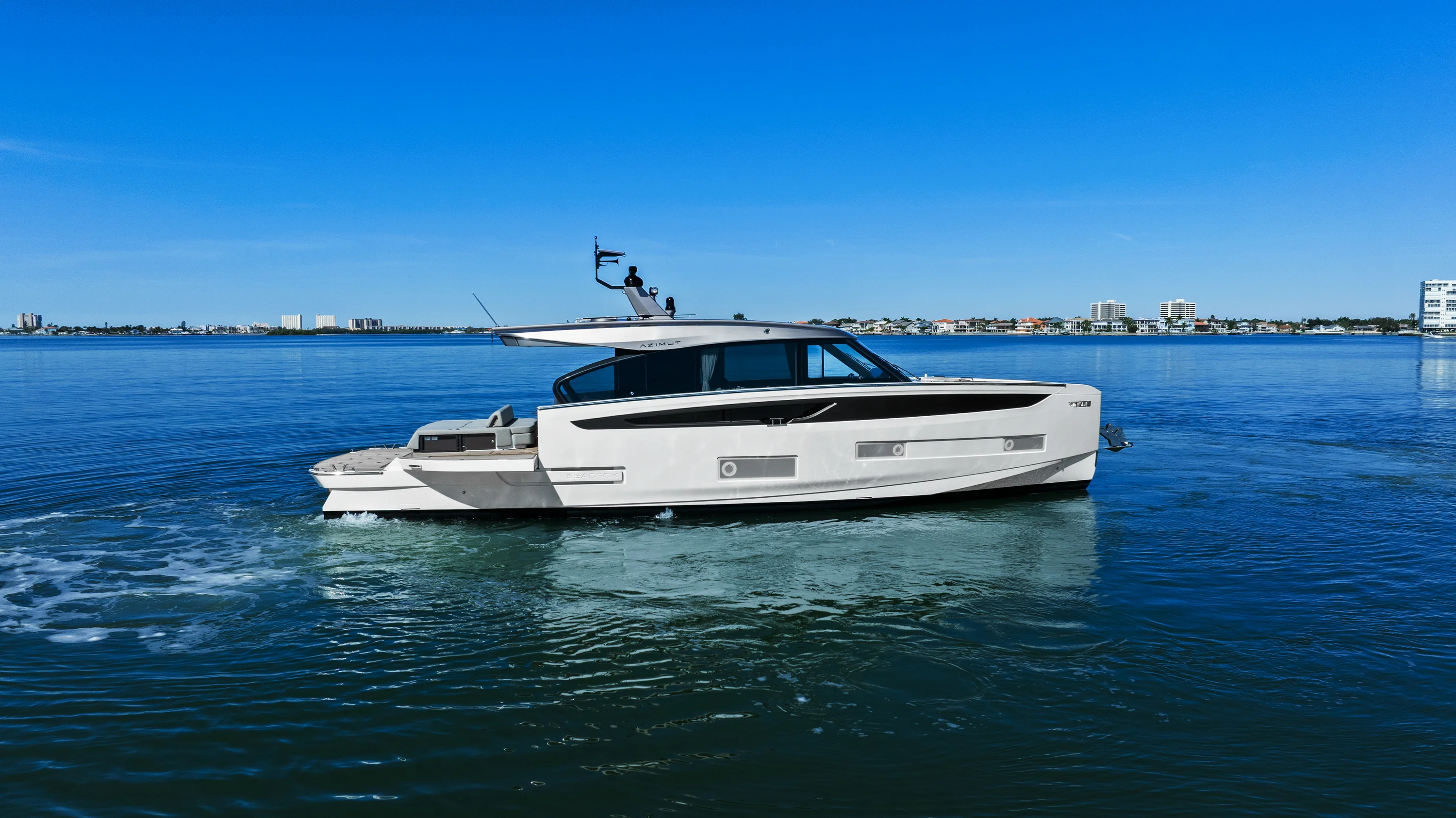 2026 Azimut Seadeck 6 Image Thumbnail #8